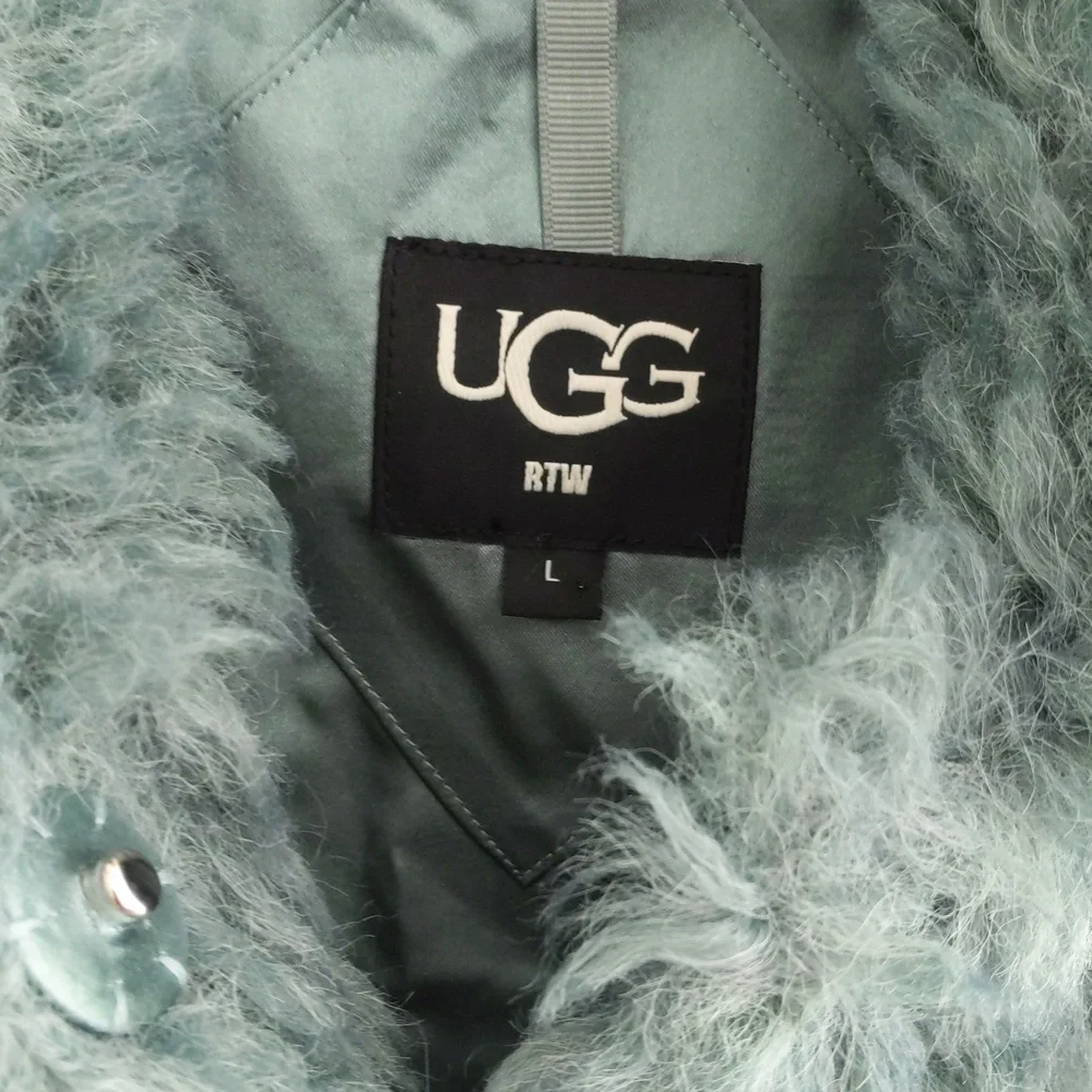 UGG Tammie Faux Fur vest - Picture 15 of 17
